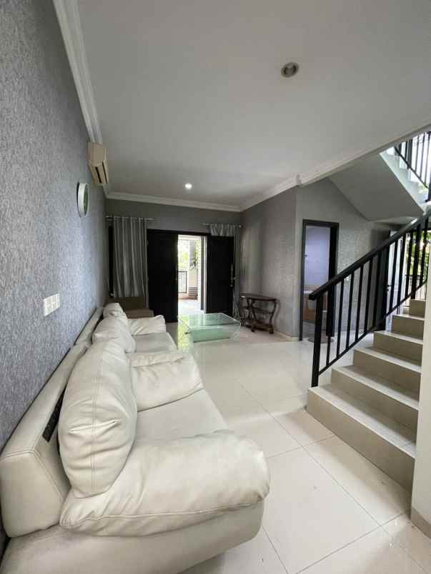 dijual rumah central park