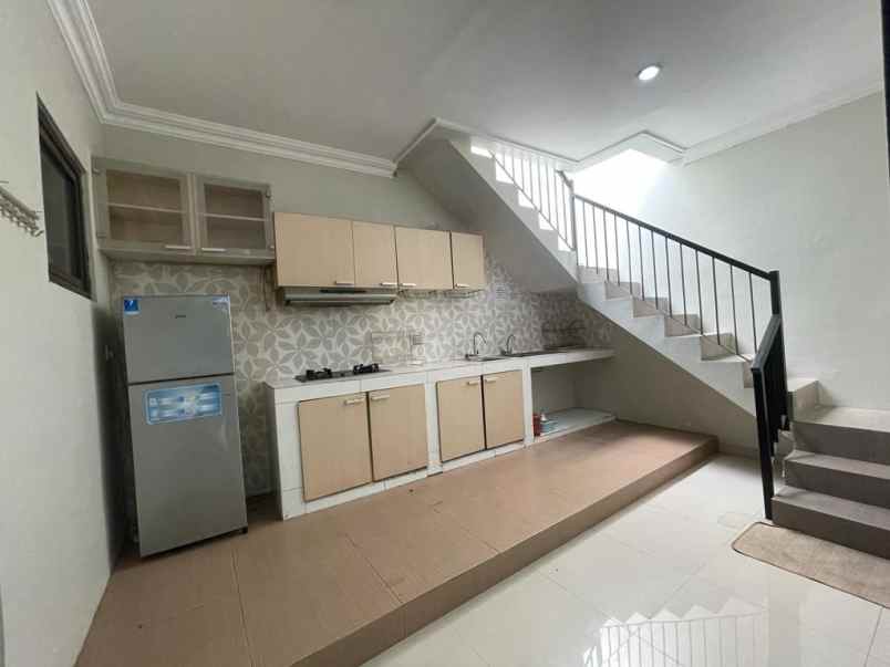 dijual rumah central park