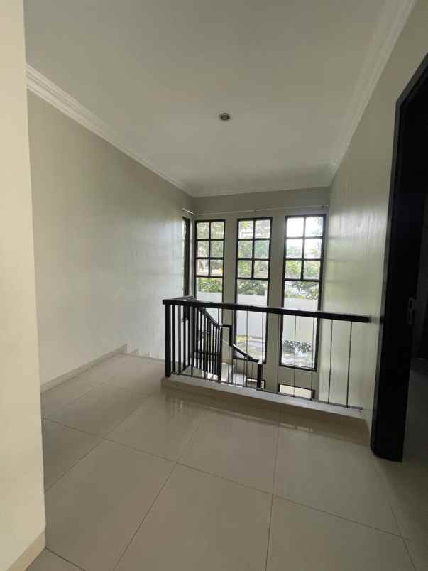 dijual rumah central park