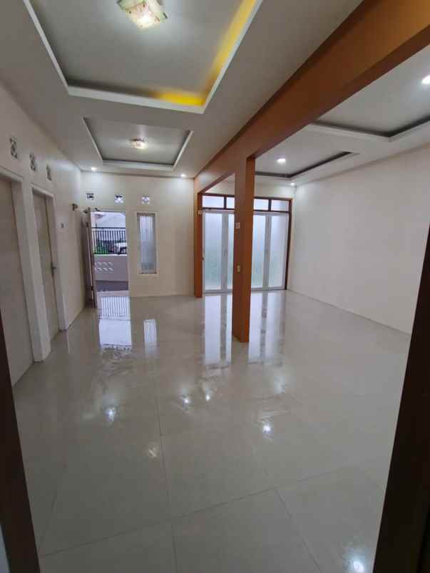 dijual rumah cihanjuang