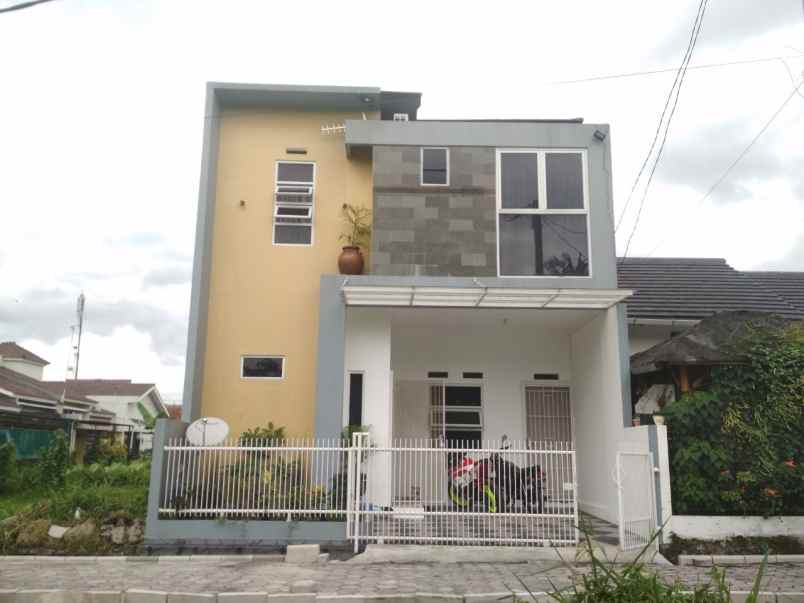 dijual rumah cikaret