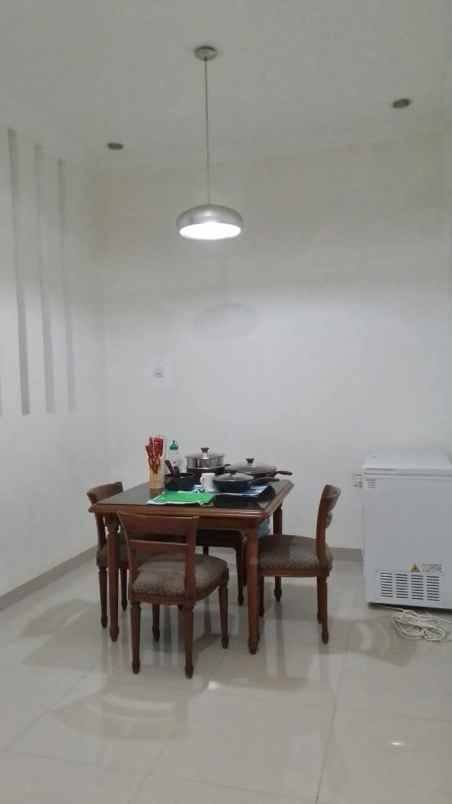 dijual rumah cinere