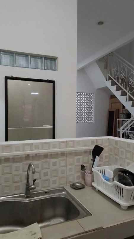 dijual rumah cinere