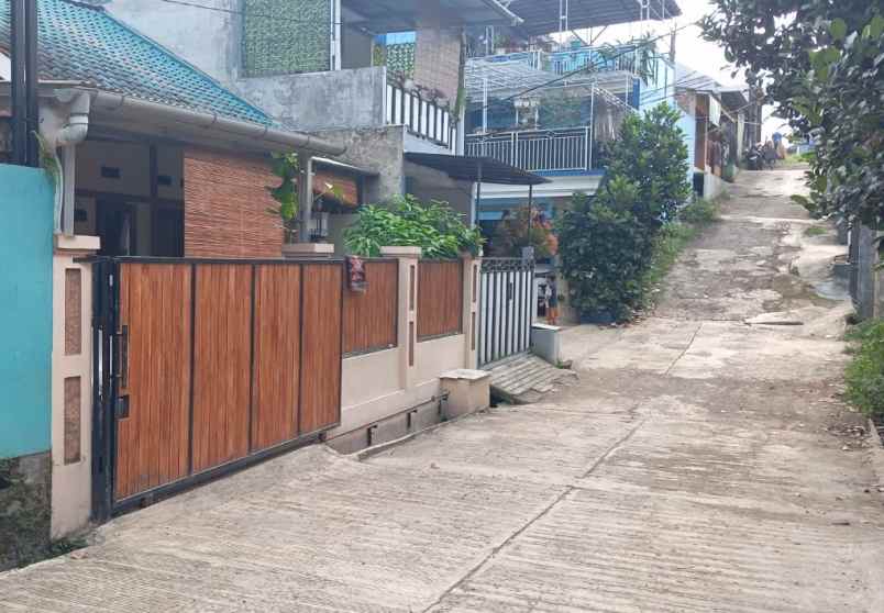 dijual rumah cipageran