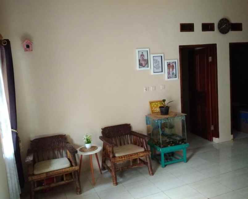 dijual rumah cipageran