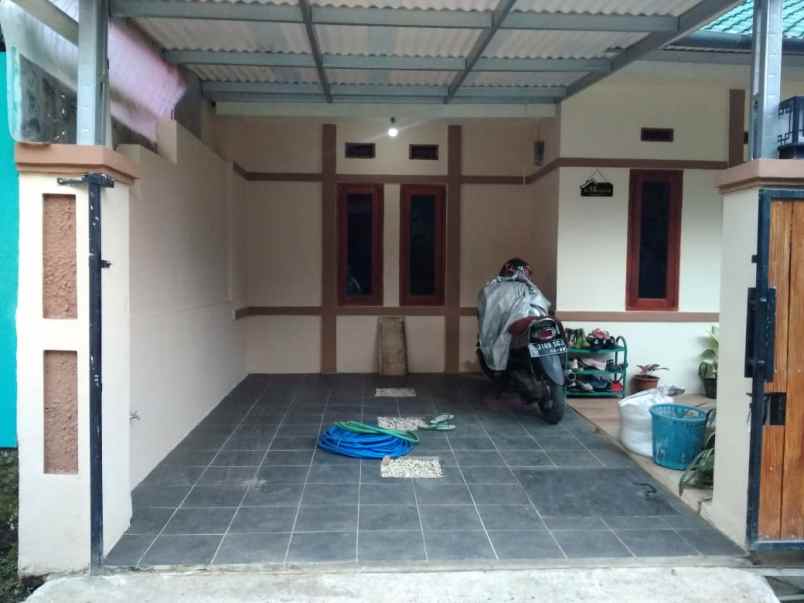 dijual rumah cipageran