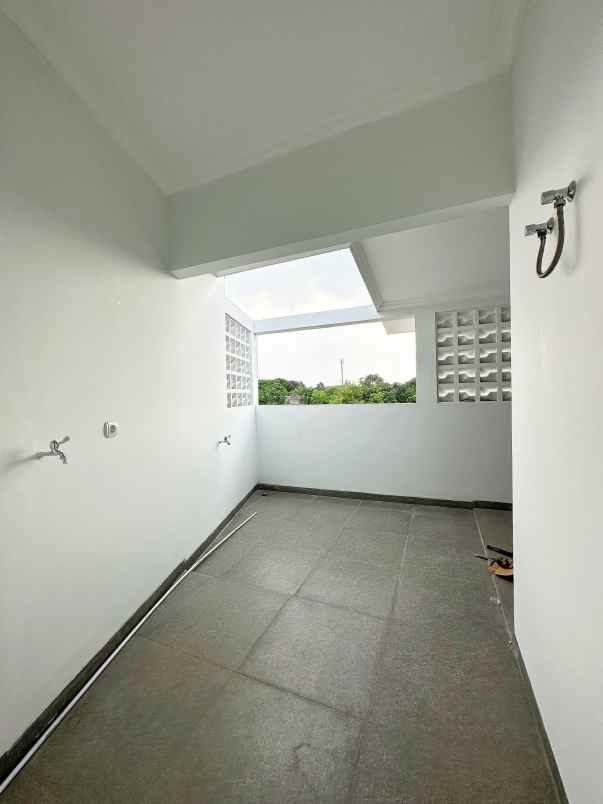 dijual rumah cipayung