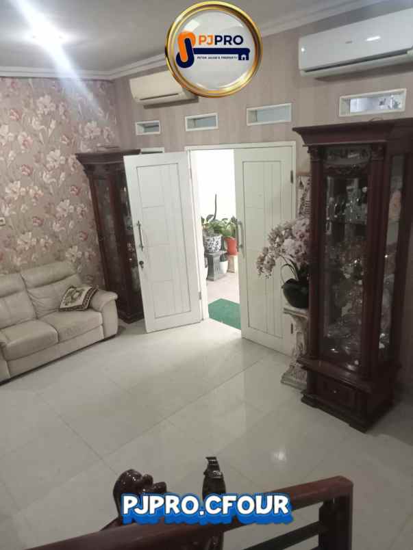 dijual rumah cluster alamanda harapan indah
