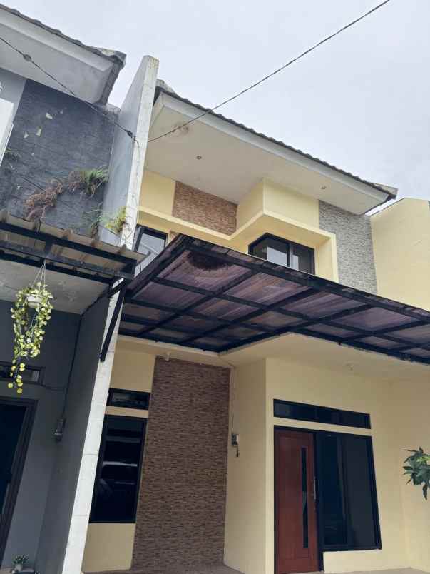 dijual rumah cluster di jl jambore