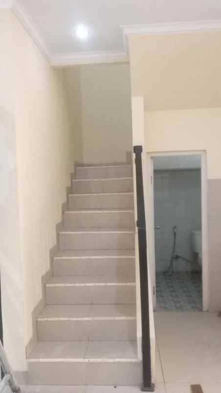 dijual rumah cluster di jl jambore