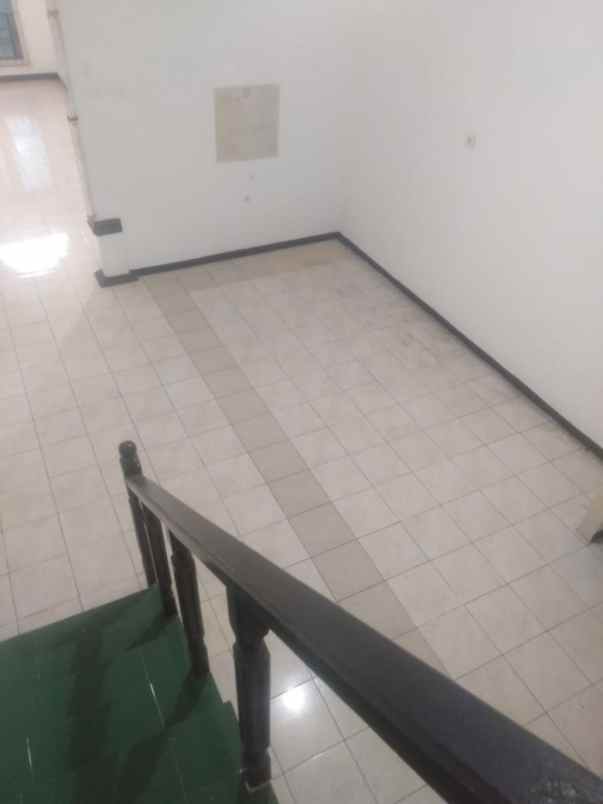 dijual rumah cluster taman sari kota
