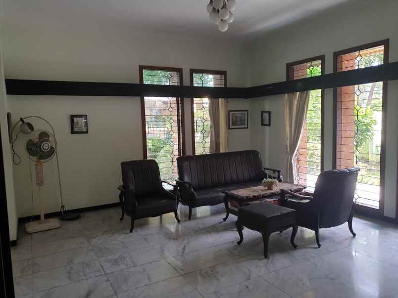 dijual rumah darmo permai timur