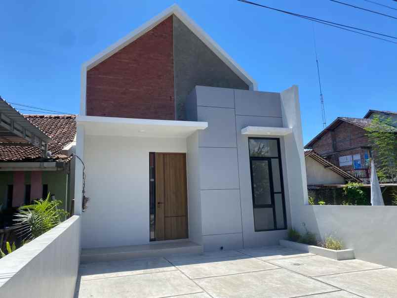 dijual rumah dekat pasar godean