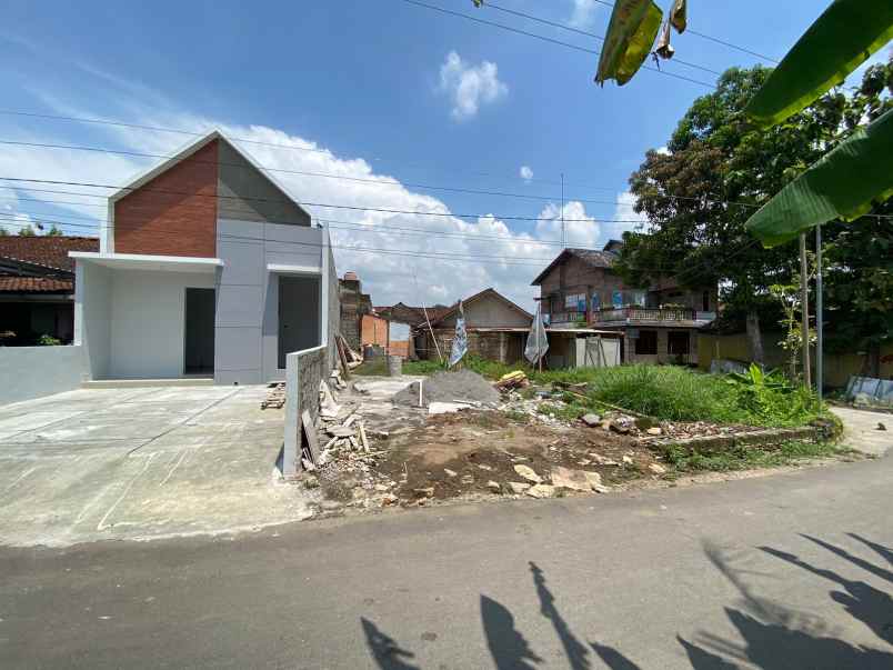 dijual rumah dekat pasar godean