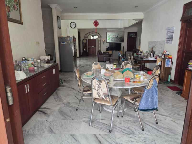 dijual rumah dharmahusada indah