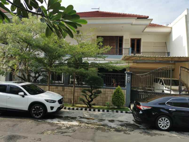 dijual rumah dharmahusada permai