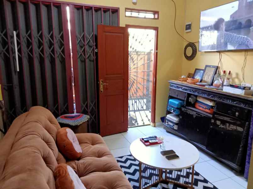 dijual rumah di b mbu apus cipayung jakarta timur