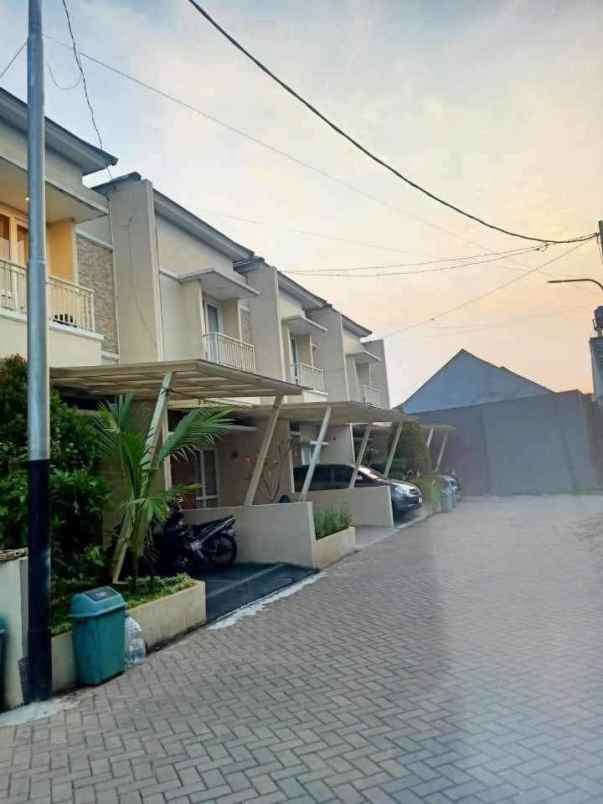 dijual rumah di cluster green bintaro indah tangsel