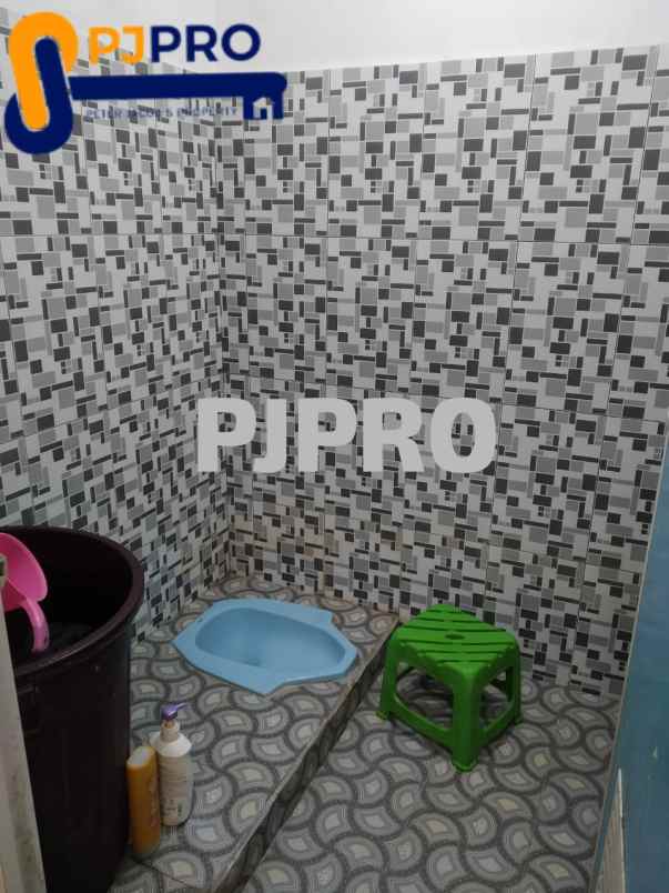 dijual rumah di daerah graha harapan regency