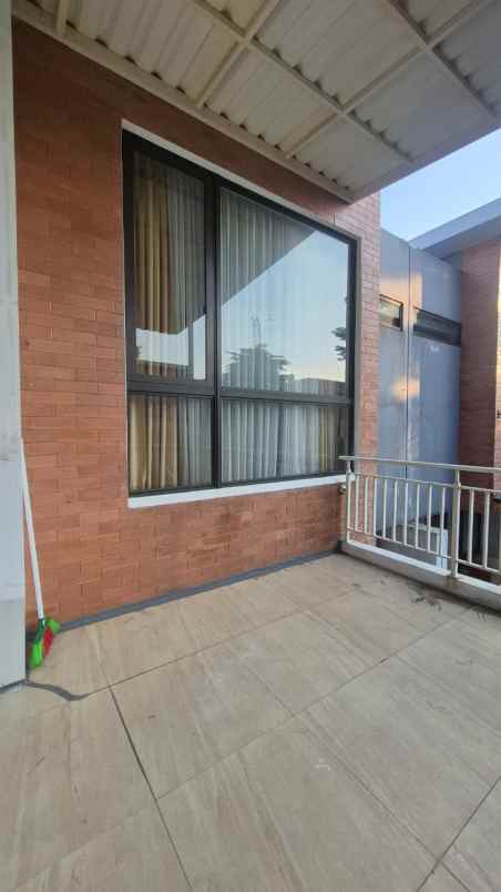 dijual rumah di kebayoran residence bintaro