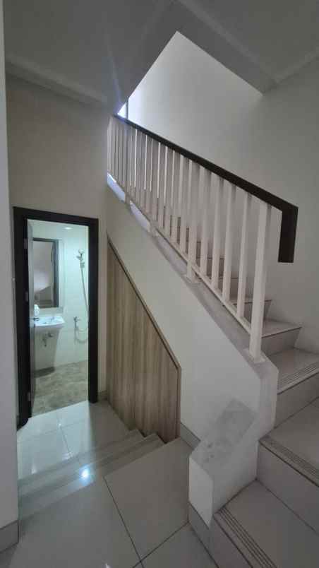 dijual rumah di kebayoran residence bintaro