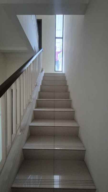 dijual rumah di kebayoran residence bintaro