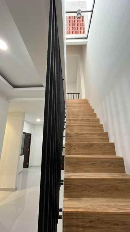 dijual rumah duta lestari