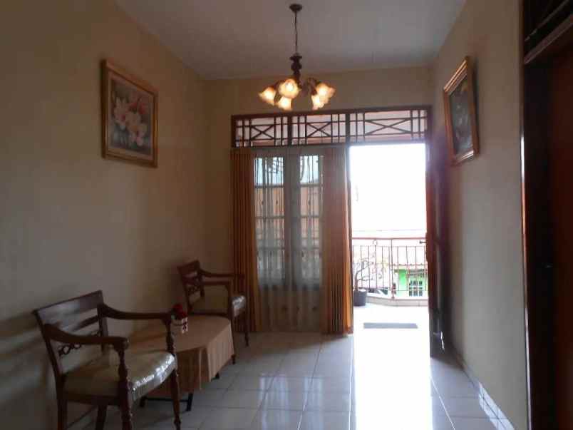 dijual rumah full furnished di gandaria