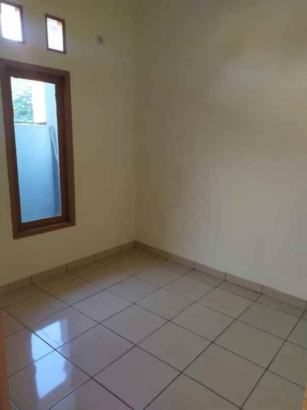 dijual rumah gamprit pondok gede kota