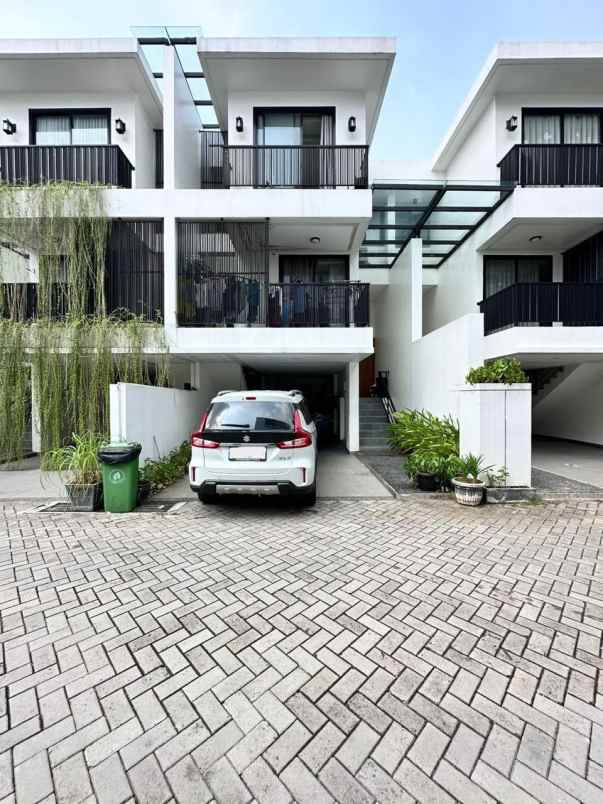 dijual rumah gandaria