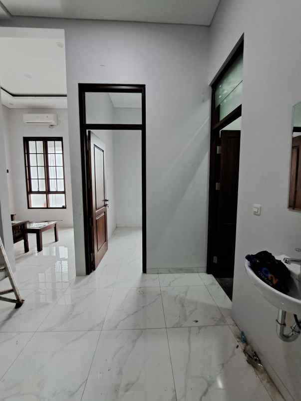 dijual rumah grafika