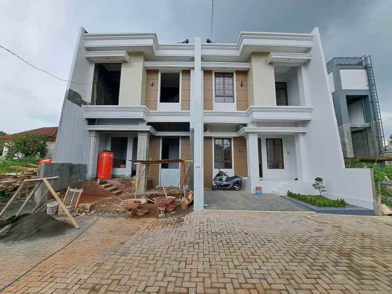 dijual rumah grafika
