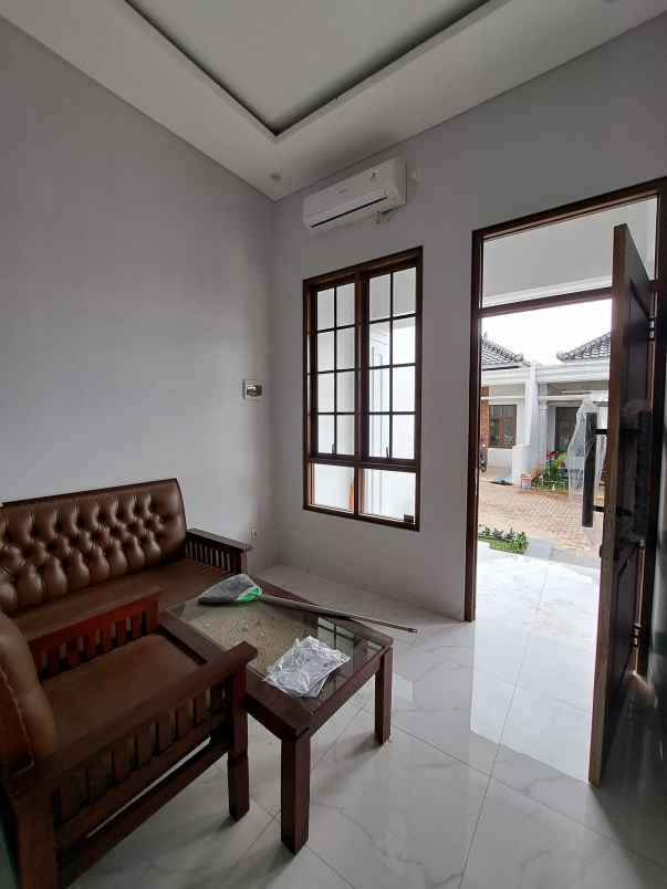 dijual rumah grafika