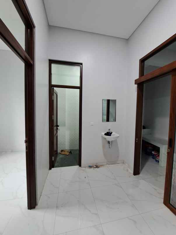 dijual rumah grafika