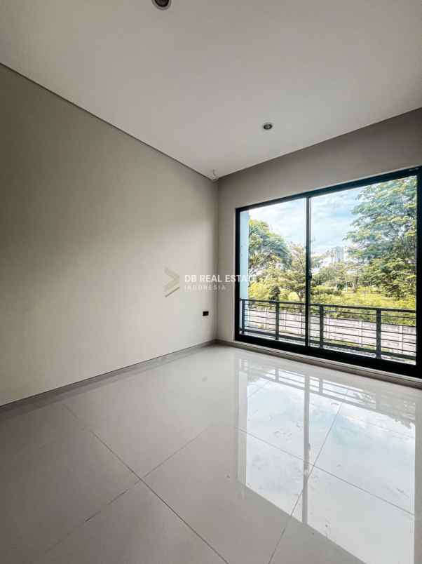 dijual rumah graha famili