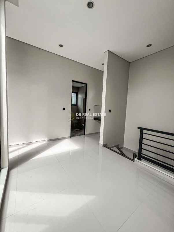 dijual rumah graha famili