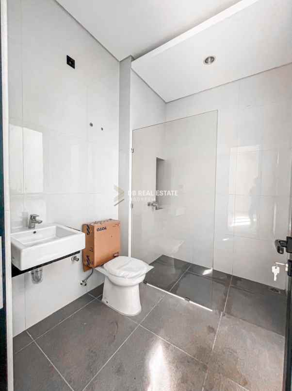 dijual rumah graha famili