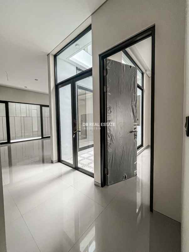 dijual rumah graha famili