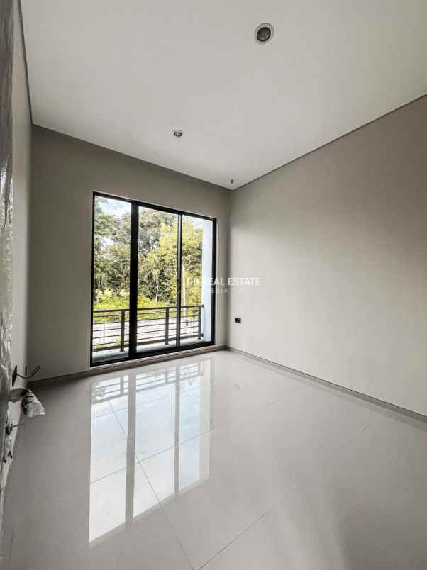 dijual rumah graha famili