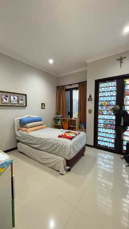 dijual rumah graha famili blok u