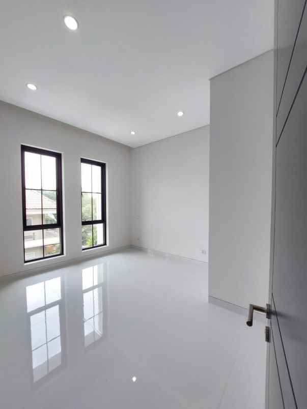 dijual rumah graha family