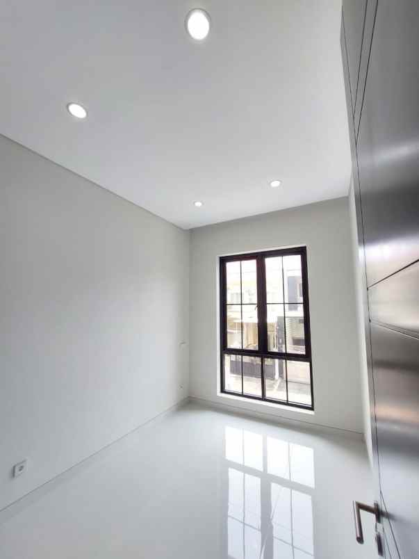 dijual rumah graha family