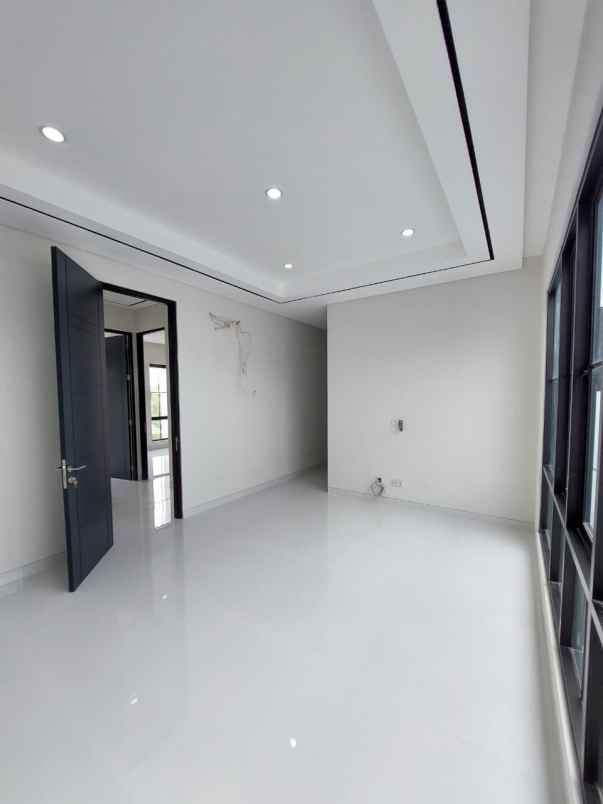 dijual rumah graha family