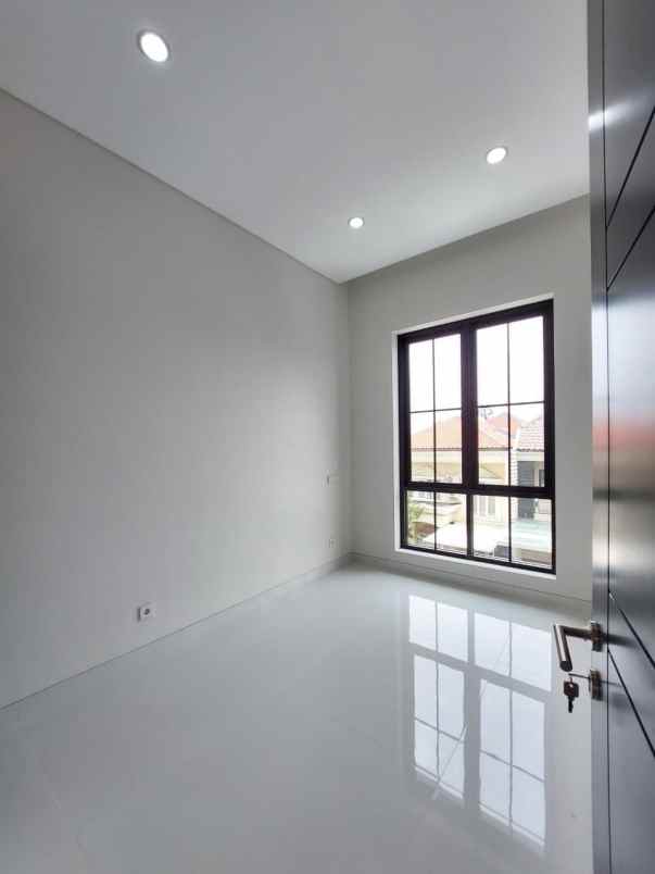 dijual rumah graha family