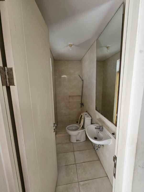 dijual rumah grand pakuwon