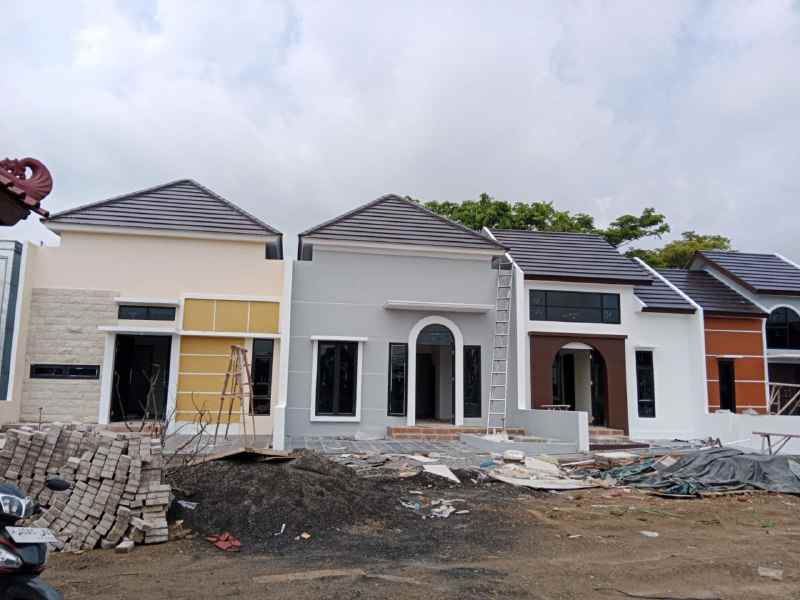 dijual rumah grand sedati regency