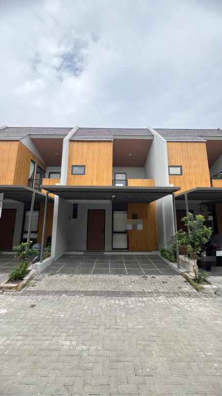 dijual rumah grand wisata