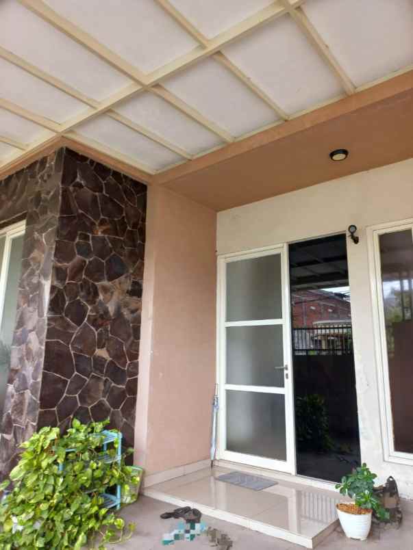 dijual rumah griya kebraon utama