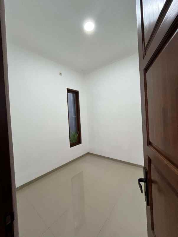 dijual rumah gunung pati