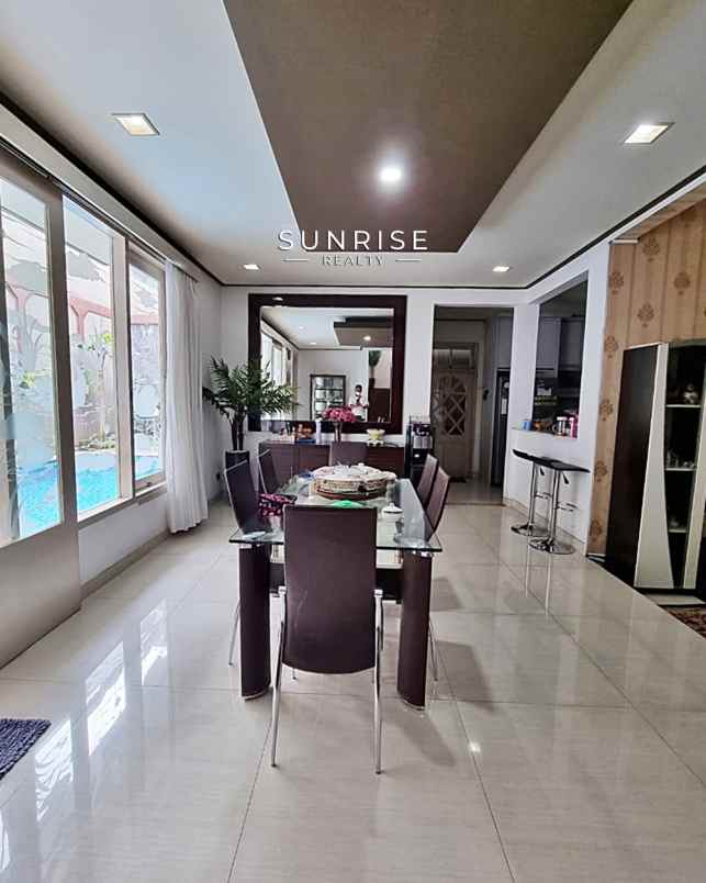 dijual rumah hampir ke pondok indah